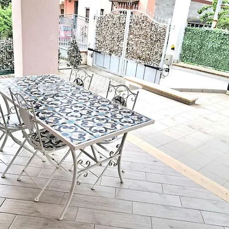 La Rosa Apartment *